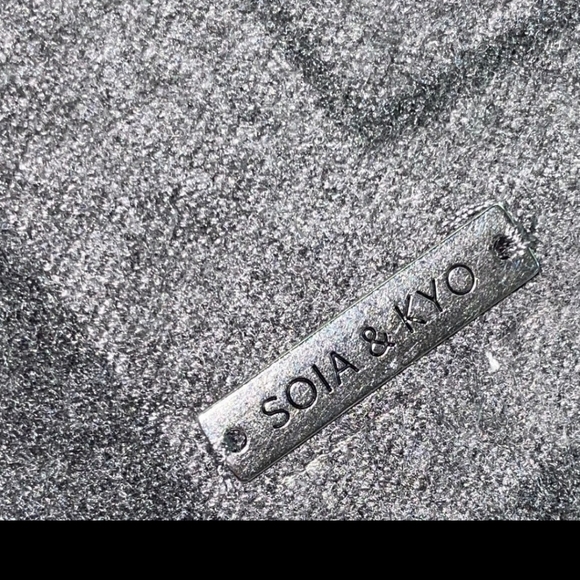 SOIA & Kyo Pink & Gray Geo Scarf - NWOT - Picture 4 of 5